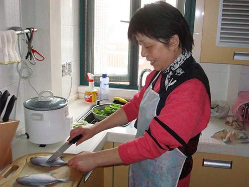 <a href='http://m.bbs008.com/product--1.html' target='_blank'>西安保姆</a>